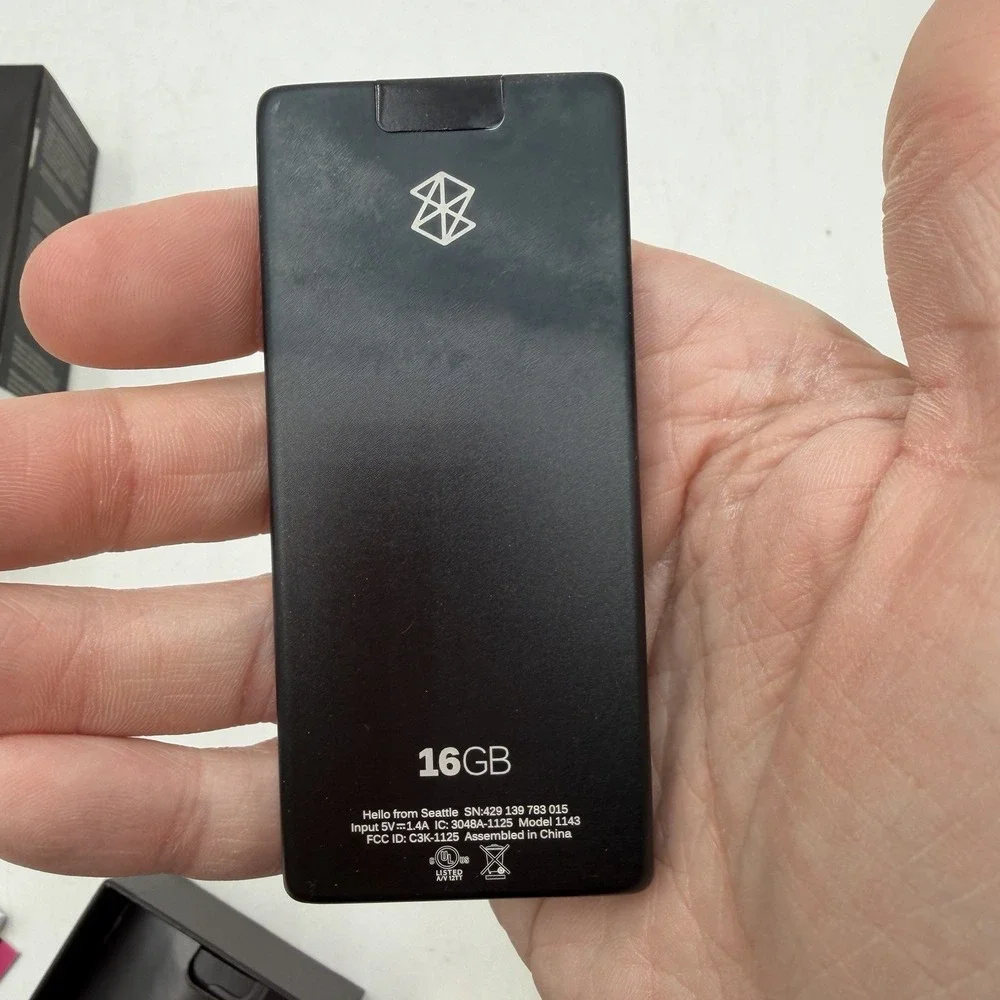 Microsoft Zune 1143 Black 16 GB Digital Media Player For Parts Does Not Charge